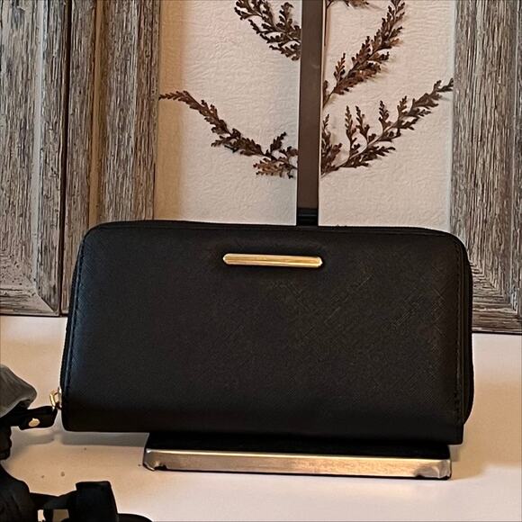 Time & Tru Time and Tru Women's 3-Piece Handbag Set in Black - Picture 9 of 11